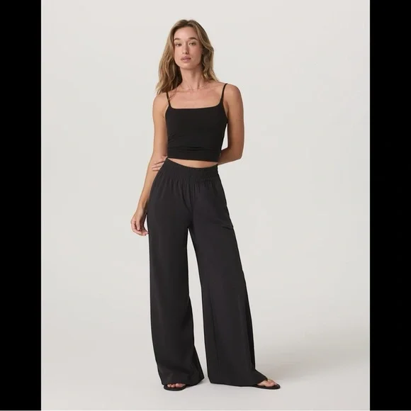 Vuori Villa Wideleg Pant in Black Flowy Wrinkle Resistant Athleisure Lounge - Picture 5 of 14
